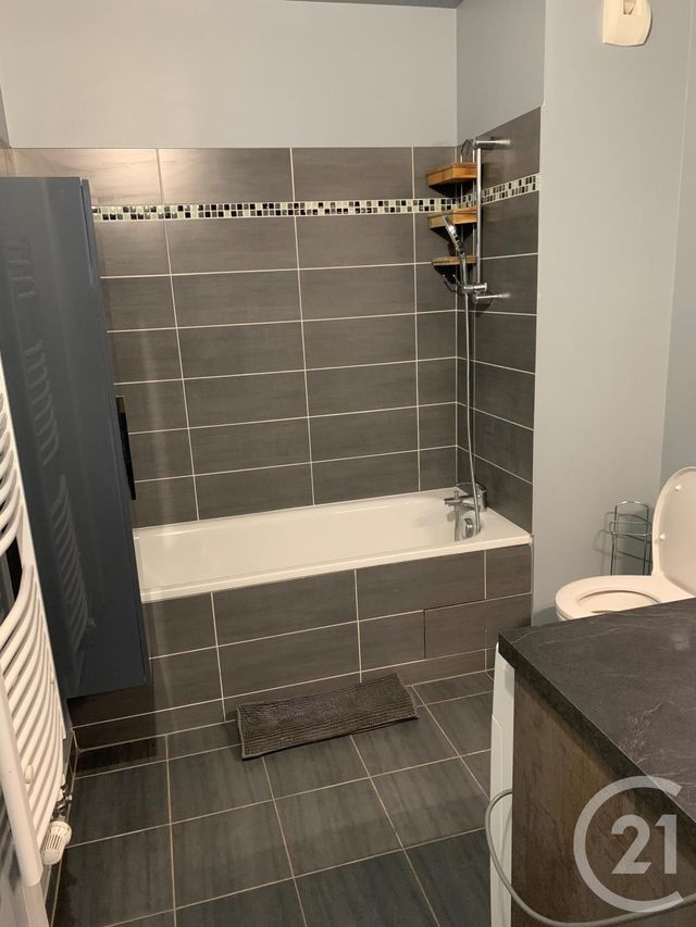 Afficher la photo en grand Appartement F4 à louer - 4 pièces - 79,77 m2 - Gennevilliers - 92 - ILE-DE-FRANCE