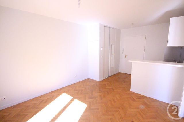 Afficher la photo en grand Appartement F2 à louer - 2 pièces - 31,51 m2 - Courbevoie - 92 - ILE-DE-FRANCE