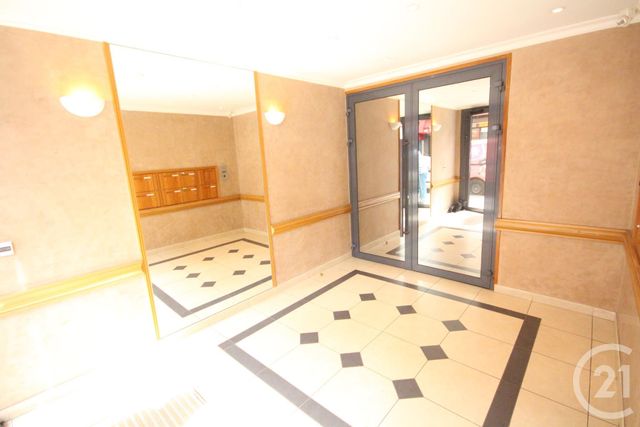 Afficher la photo en grand Appartement F2 à louer - 2 pièces - 31,51 m2 - Courbevoie - 92 - ILE-DE-FRANCE