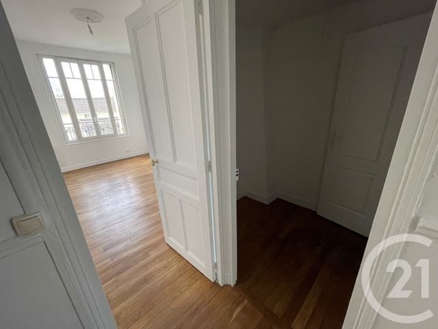 Appartement Studio &agrave; louer - 1 pi&egrave;ce - 25 m2 - Nanterre - 92 - ILE-DE-FRANCE