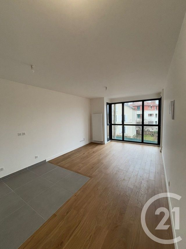 Appartement F2 à louer SURESNES