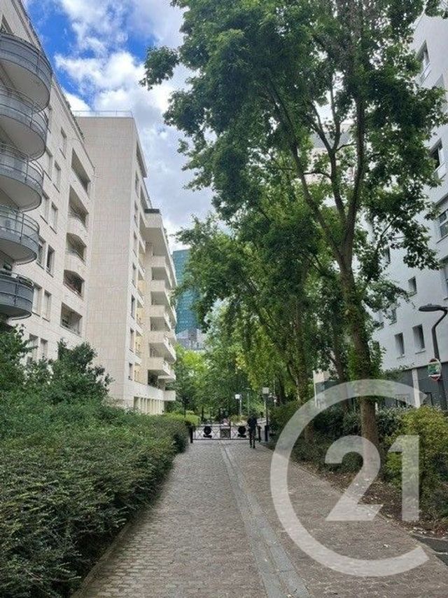 Appartement T3 &agrave; louer - 3 pi&egrave;ces - 67 m2 - Courbevoie - 92 - ILE-DE-FRANCE