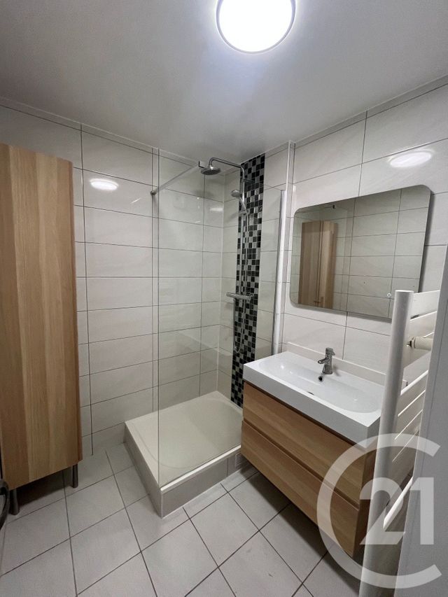 Appartement T3 &agrave; louer - 3 pi&egrave;ces - 67 m2 - Courbevoie - 92 - ILE-DE-FRANCE
